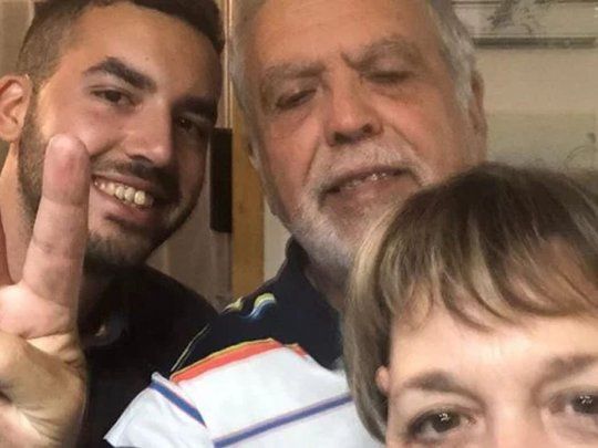 El exministro De Vido, junto a su esposa y su hijo.