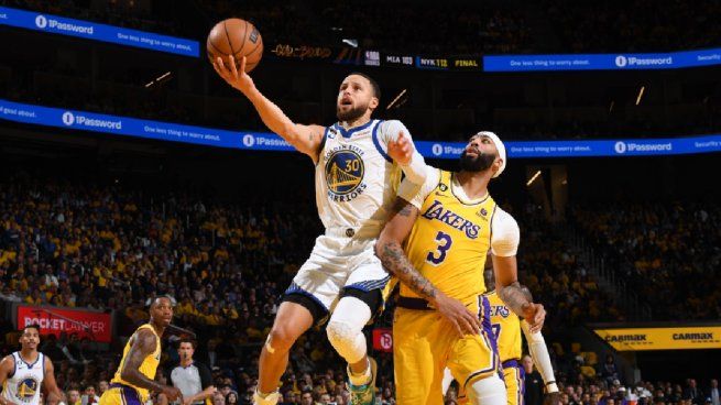 El historial entre Los Ángeles Lakers y Golden State Warriors cuenta con 438 enfrentamientos previos.&nbsp;