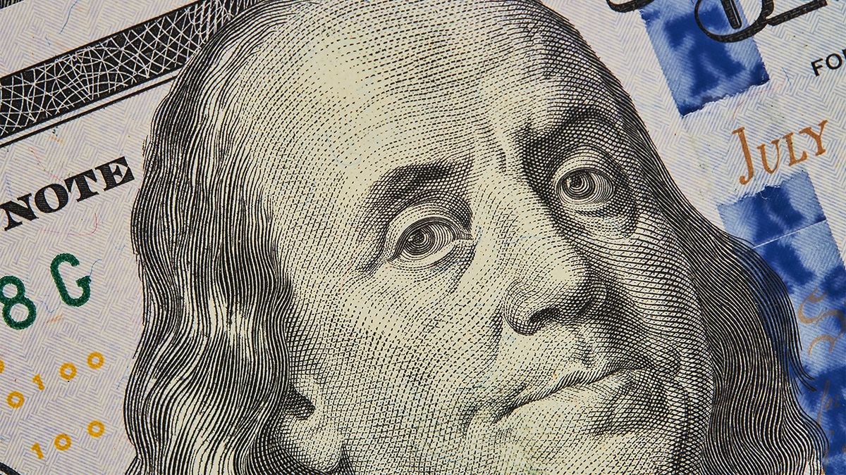 The dollar closed the week with a decline of 0.44%