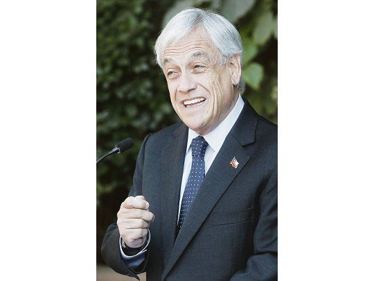 Piñera nombró otro embajador y cerró pelea por haber designado a su hermano