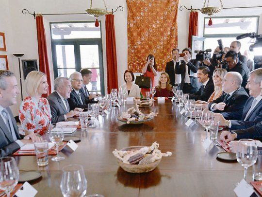 Jujuy. Trump y funcionarios americanos junto con Jorge Faurie, Guillermo Dietrich y el gobernador Gerardo Morales en la provincia norteña. Allí la hija del presidente de EE.UU. visitó a mujeres emprendedoras.&nbsp;