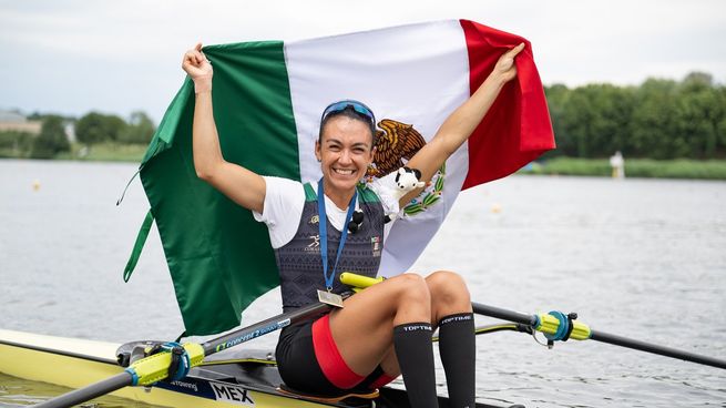 La experimentada remera Kenia Lechuga consiguió el oro de forma dominante en la prueba de scull individual femenino (W1x) en los Juegos Centroamericanos y del Caribe.
