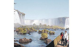 ámbito.com | Iguazú, con más de 1,5 millón de visitantes anuales, se convirtióen el segundo destino turístico del país. Por eso, nuevegrupos invertirán u$s 200 millones en otros tantos «cincoestrellas».