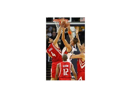 Luis Scola