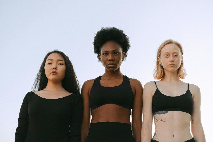 En verano, un detalle de la ropa puede definir si te sentís cómodo o si el calor te pasa por arriba.