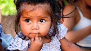 Según los datos oficiales del INDEC, el 63% de las niñas, niños y adolescentes (NNyA) en Argentina residen en hogares pobres.&nbsp;