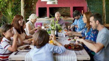 Especialistas recomiendan&nbsp; reunirse al aire libre, en espacios bien ventilados y amplios para estas fiestas.