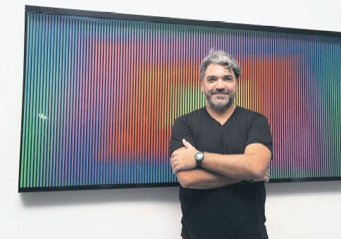 PARRA TORO. El artista combina, a través de sus obras en moiré, tres corrientes del arte contemporáneo: el óptico, el cinético y el digital.