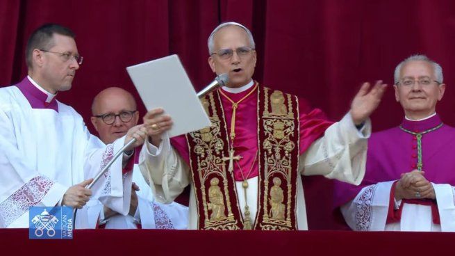 Finalmente los católicos tendrán un nuevo Papa que los dirigirá durante al menos -si no ocurre ningún tragedia- durante los próximos 20 años. No es Juan Pablo II, no es Benedicto XVI ni tampoco es Francisco. Es León XIV, un nuevo Papa