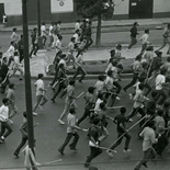 Un grupo de porros, comandado por Sergio Mariano Romero Ramírez, apodado el Fish, invade la Universidad Nacional Autónoma de México en 1966, provocando la renuncia del rector Ignacio Chávez.. Un grupo de porros, comandado por Sergio Mariano Romero Ramírez, apodado el Fish, invade la Universidad Nacional Autónoma de México en 1966, provocando la renuncia del rector Ignacio Chávez..