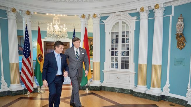 Rodrigo Paz junto a Cristopher Landau.