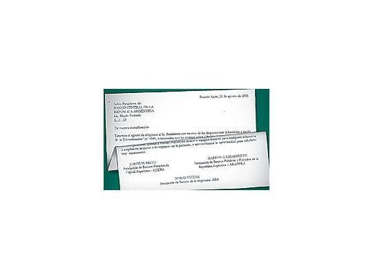 Facsímil de la carta que los banqueros le enviaron al titulardel Central, Martín Redrado, proponiéndole modificacionesal último aumento de los encajes.