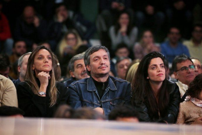 Malena Massa, Máximo Kirchner y Luana Volnovich compartieron platea en el cierre del Frente de Todos.