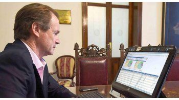 El gobernador entrerriano Gustavo Bordet monitoreó la colocación internacional de deuda personalmente desde su despacho.