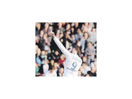 Hat-trick de Licha.