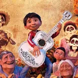 Coco se estrenó en 2017 y está protagonizada por Anthony González, Gael García Bernal y Benjamin Bratt. Coco se estrenó en 2017 y está protagonizada por Anthony González, Gael García Bernal y Benjamin Bratt.