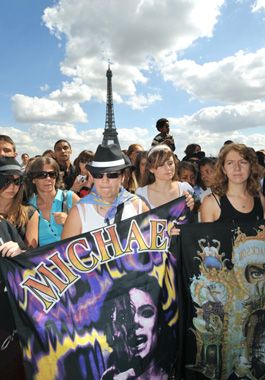 La Torre Eiffel fue testigo casual del homenaje al Rey del Pop
