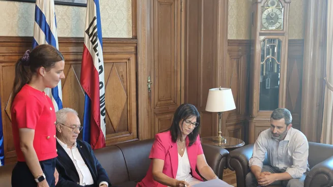 Mario Lubetkin presentó el texto autenticado del acuerdo Mercosur-UE en el Parlamento.&nbsp;