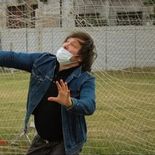 El pasado futbolista de Javier Milei como arquero, lo predispone a atajar todas las pelotas que le lance la economía, pero también lo lleva a cargar una serie de defectos. El pasado futbolista de Javier Milei como arquero, lo predispone a atajar todas las pelotas que le lance la economía, pero también lo lleva a cargar una serie de defectos.