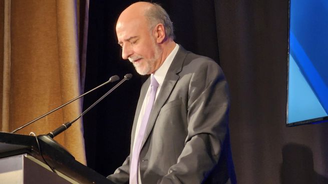 El ministro de Trabajo, Pablo Mieres, insistió en que, si no se asocia a la productividad, la reducción de la jornada laboral no es viable.