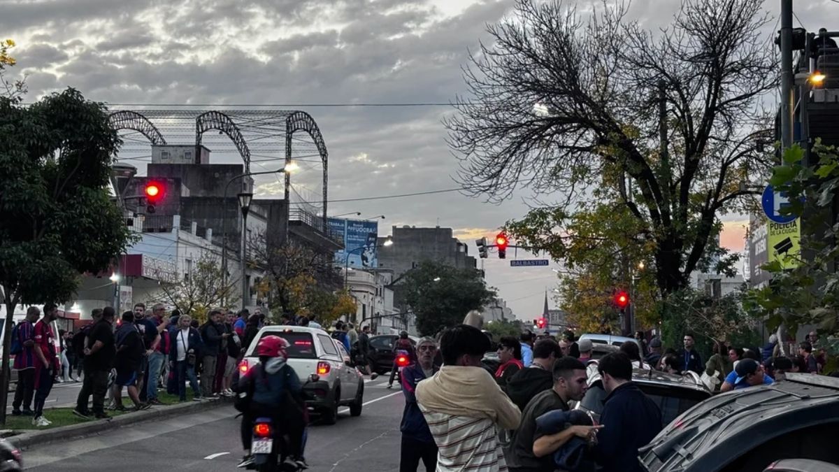 San Lorenzo fans demonstrated at the club’s headquarters and requested the president’s resignation