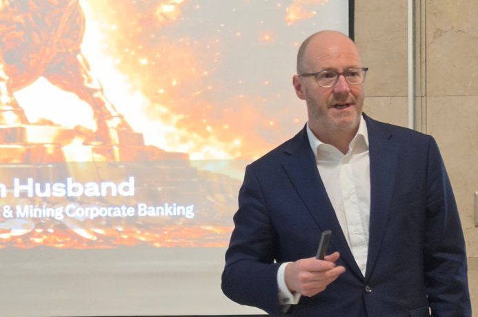 William Husband, director Global de Banca Corporativa de Metales y Miner&iacute;a de Citi, present&oacute; el informe sobre minerales cr&iacute;ticos para medios de Am&eacute;rica Latina.