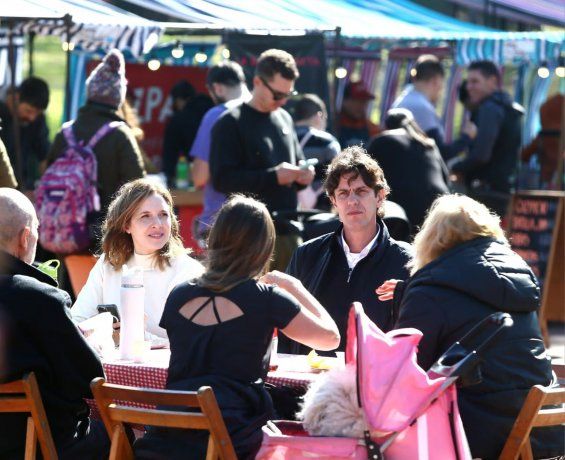 Mart&iacute;n Lousteau incorpo&oacute; a sus actividades de campa&ntilde;a a su pareja, la actriz Carla Peterson.&nbsp;