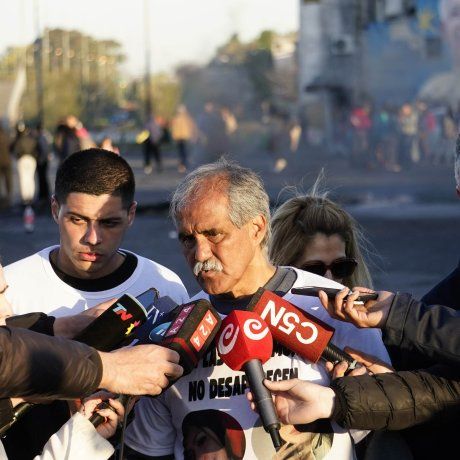 El abuelo expresó su preocupación por la vida de los jóvenes en los barrios, marcada por drogas, peleas y violencia cotidiana. El abuelo expresó su preocupación por la vida de los jóvenes en los barrios, marcada por drogas, peleas y violencia cotidiana.