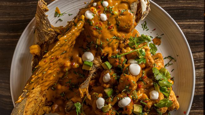 Con ajíes latinoamericanos, salsas caseras y recetas que admiten distintos grados de picor, estos locales convierten al fuego en un elemento central de la experiencia gastronómica.