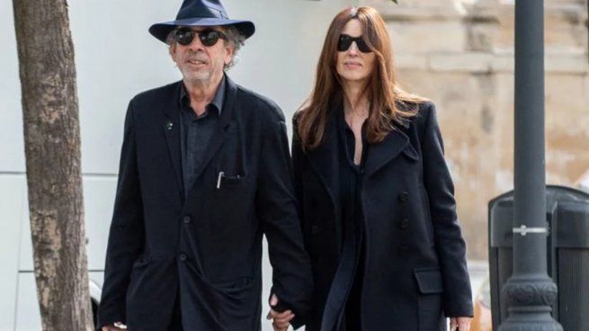 Hollywood revolucionada por una nueva pareja: Monica Bellucci confirmó su noviazgo con Tim Burton.