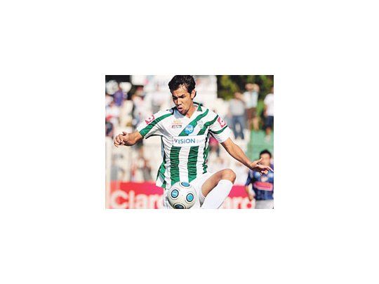 Pablo Velázquez ayer a la tarde estaba muy cerca de San Lorenzo, pero no podrá venir por problemas reglamentarios. Su única opción de jugar en la Argentina es River.