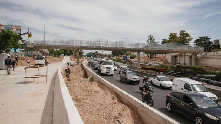 La Autopista Dellepiane tuvo cierres en sentido al centro el martes y en sentido a Av. General Paz el miércoles, con desvíos hacia Riccheri y la Autopista Perito Moreno. La Autopista Dellepiane tuvo cierres en sentido al centro el martes y en sentido a Av. General Paz el miércoles, con desvíos hacia Riccheri y la Autopista Perito Moreno.
