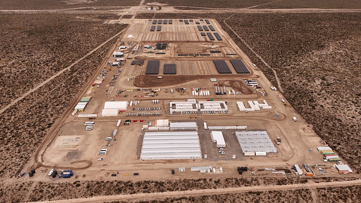 La UTE Techint–Sacde a cargo de la construcción del VMOS instaló un campamento en la localidad de Chichinales, al noroeste de la provincia de Río Negro, en el departamento General Roca. La UTE Techint–Sacde a cargo de la construcción del VMOS instaló un campamento en la localidad de Chichinales, al noroeste de la provincia de Río Negro, en el departamento General Roca.