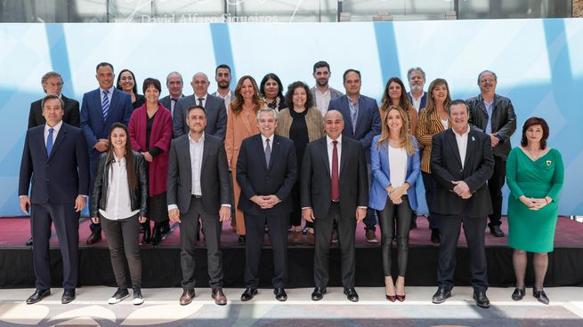 Alberto Fernández junto a otros dirigentes en la Casa Rosada, el 1 de noviembre del 2022