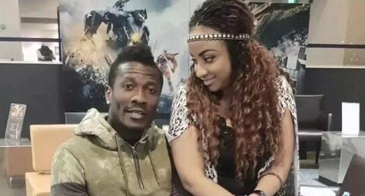 Asamoah Gyan junto a Gifty, su ex esposa.