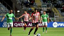 copa libertadores: en un partido caliente, estudiantes perdio, pero la serie sigue viva
