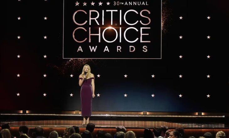 Chelsea Handler fue la conductora de los Critics Choice Awards.