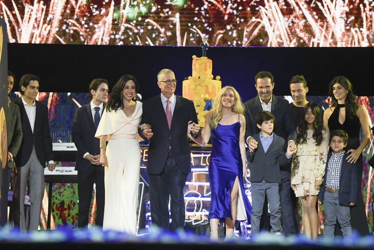 Festejo con mensaje económico y político del presidente de TV Azteca Festejo con mensaje económico y político del presidente de TV Azteca