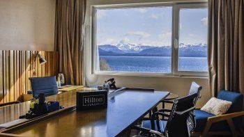invertir en turismo: hampton by hilton bariloche cerro el 2021 con superavit