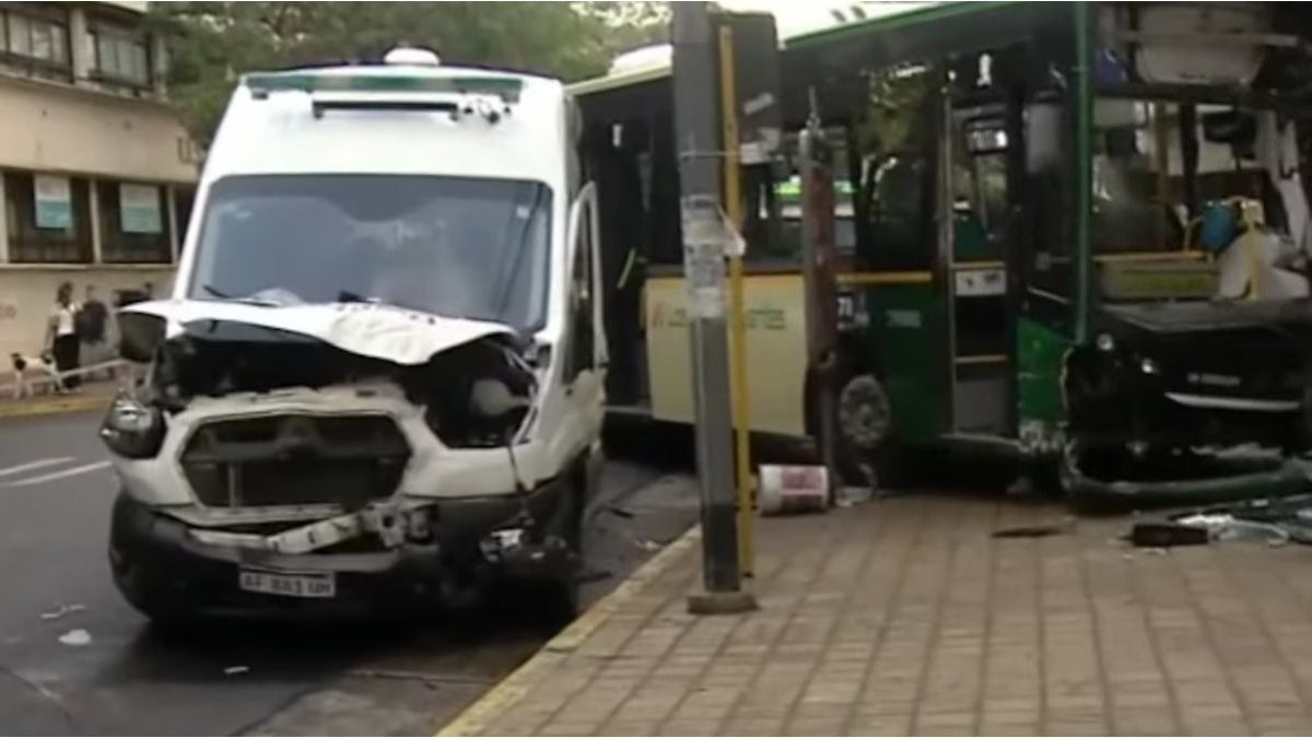 San Martín: accident between ambulance and collective left at least eight injured