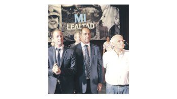 Martín Insaurralde, Daniel Scioli y Antonio Caló, ayer, en el acto bonaerense por el 17 peronista en la ciudad de Avellaneda.