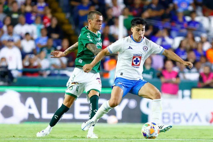 Cruz Azul recibirá este domingo 11 de mayo, en el Estadio Olímpico Universitario, a León, en el juego de vuelta por los cuarto de final de la Liguilla del Clausura de la Liga MX. La ida se impuso La Máquina 3 a 2.