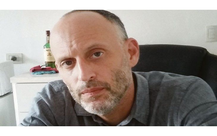 ámbito.com | Porter. “Los elementos que fotografío están como son. Yo no pongo ni quito nada de la escena, invito a observarlos y reflexiona”.