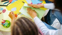 El objetivo de la Ayuda Escolar Anual es ayudar a solventar los gastos escolares, como la compra de útiles, uniforme o transporte.&nbsp;