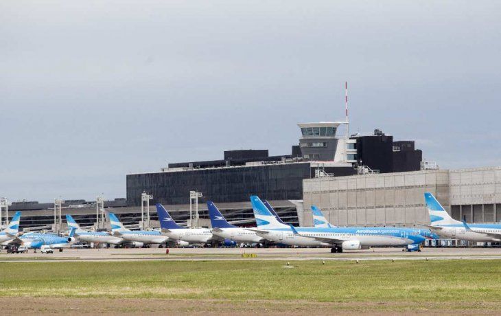 Los pasajes de avión en el centro de una polémica por la constitucionalidad de un DNU.