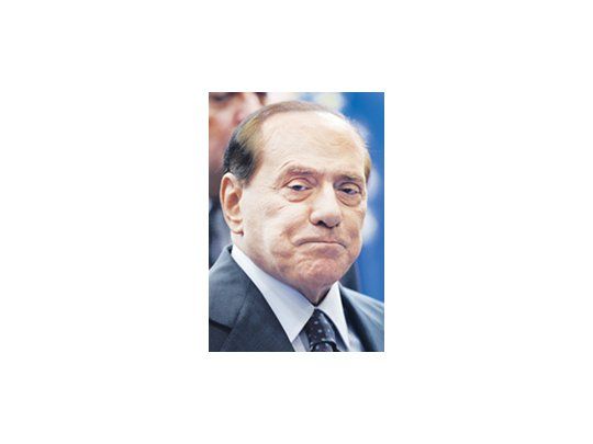 Silvio Berlusconi parece haber hartado con sus escándalos sexuales a muchos de sus antiguos votantes: su popularidad cayó diez puntos en el último año.
