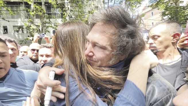 caminata. Milei adoptó ese formato en sus recorridas bonaerenses.