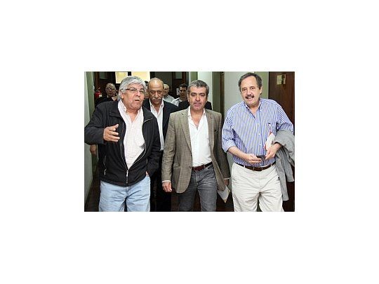 Ya están anotados el radicalismo y Barrionuevo. Esperan por Buzzi.