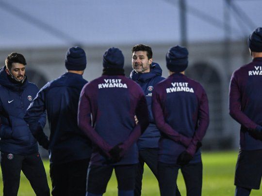 Presentación. Mauricio Pochettino tuvo su primer contacto con el plantel de PSG.