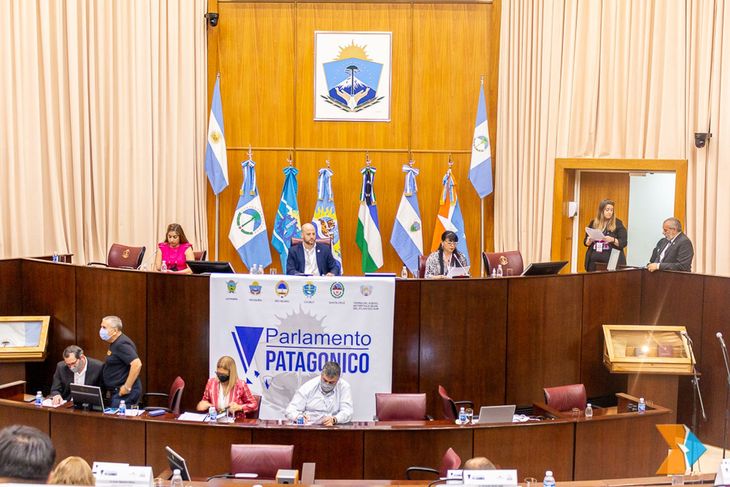 El Parlamento Patagónico fue creado en 1996 mediante el Tratado Fundacional de la Región de la Patagonia, El Parlamento Patagónico fue creado en 1996 mediante el Tratado Fundacional de la Región de la Patagonia,